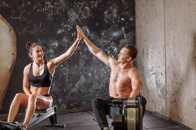 家里置辦一臺(tái)劃船機(jī)，可代替跑步機(jī)、健身車！而且還有4大好處 