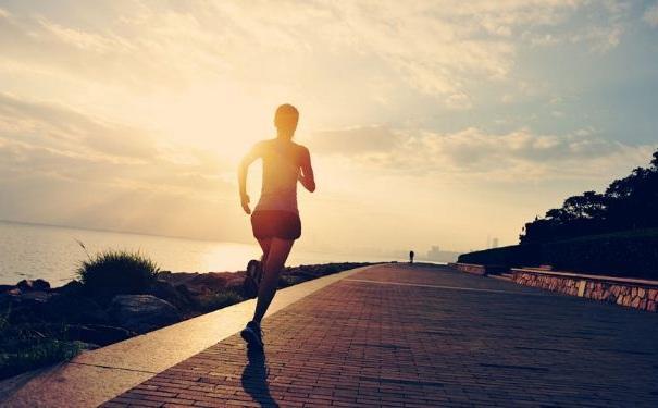 晚上跑步比早上好，五大好處告訴你，還讓你睡得更香